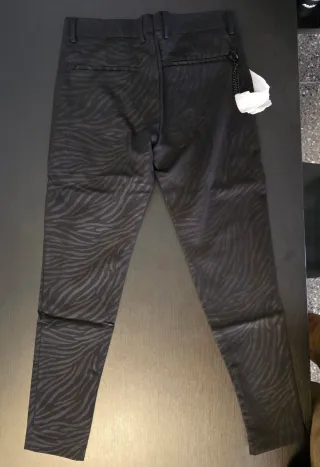 Pantalón negro ajustado Zara Hombre Estampado