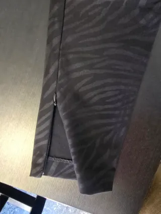 Pantalón negro ajustado Zara Hombre Estampado