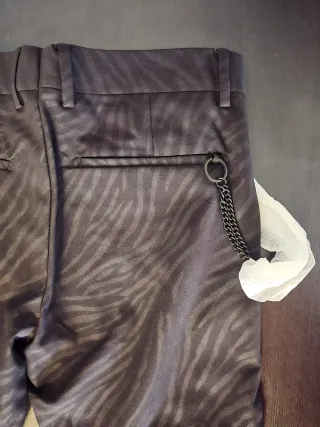 Pantalón negro ajustado Zara Hombre Estampado