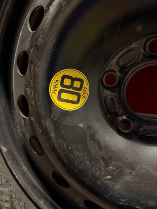 rueda repuesto sin utilizar