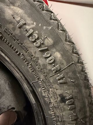 rueda repuesto sin utilizar