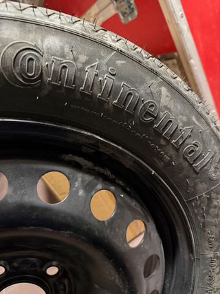 rueda repuesto sin utilizar