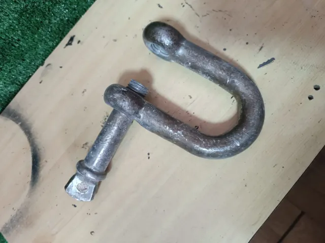 Grillete o bulón de acero para remolque