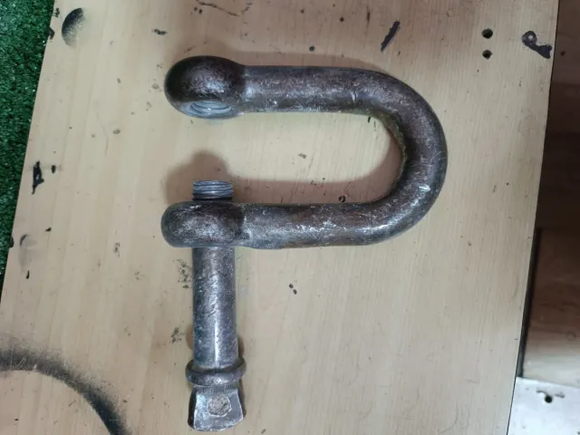 Grillete o bulón de acero para remolque