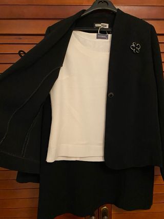 Traje de chaqueta y falda negro