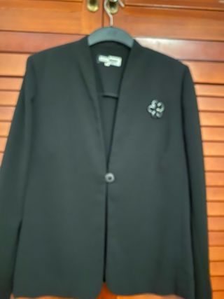 Traje de chaqueta y falda negro