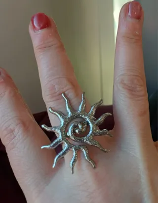 Anello a forma di sole