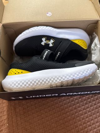 Zapatillas deportivas Under Armour negras talla 33