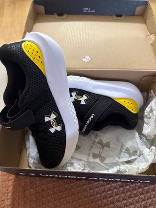 Zapatillas deportivas Under Armour negras talla 33