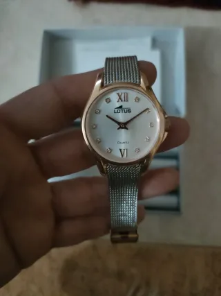 Reloj Lotus Mujer Dorado y Plateado. Nuevo.