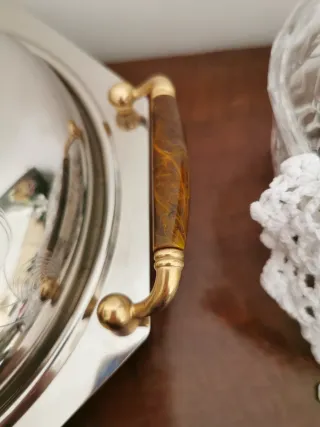 Vassoio Portata acciaio con rifiniture in oro 24 k