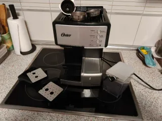 Cafetera Oster Plata y Negra