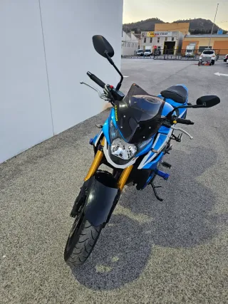 Suzuki GSR 750 ABS Edición Azul 15.000 KM