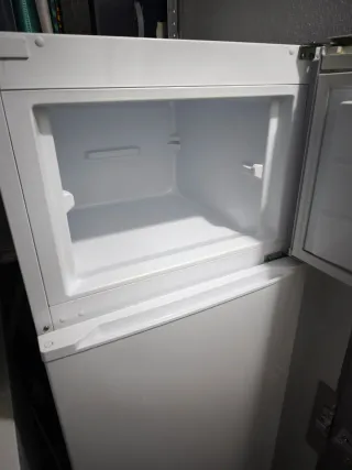 Frigorífico Corberó con Congelador 144cm