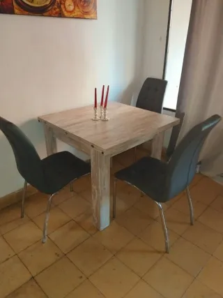 Mesa de comedor con 3 sillas