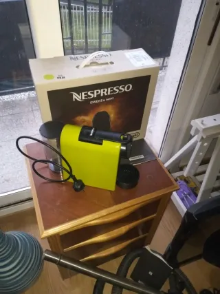 Cafetera Nespresso Essenza Mini Amarilla