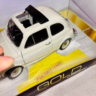 Burago Fiat 500 L 1:18 Gold Collezione