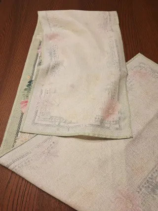 Runner da tavola in lino floreale verde con fiori