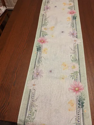 Runner da tavola in lino floreale verde con fiori