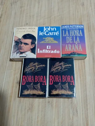 Scatole di fiammiferi con illustrazioni di libri