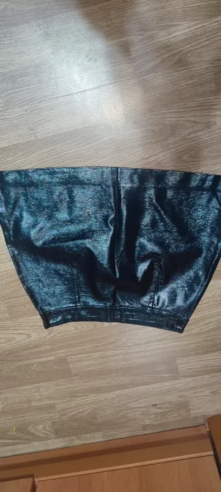 Falda Zara efecto piel cremallera frontal