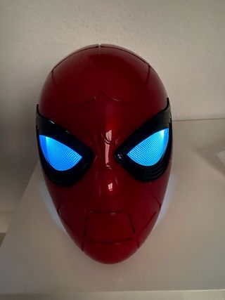 Casco Spiderman electrónico ojos brillantes