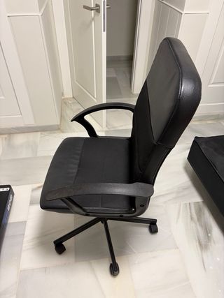 Poltrona da ufficio nera