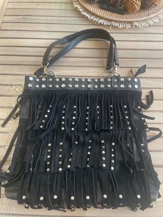 Bolso Negro Flecos y Tachuelas