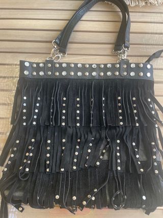 Bolso Negro Flecos y Tachuelas