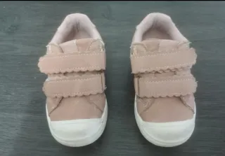 Lote 2 zapatillas talla 22 Bache y Primark