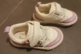 Lote 2 zapatillas talla 22 Bache y Primark