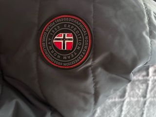 Abrigo Norway gris con capucha