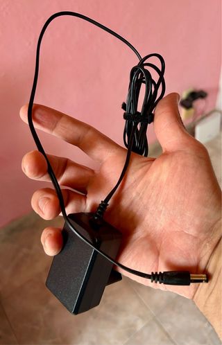 Fuente de poder para pedales de efectos 9V 1A