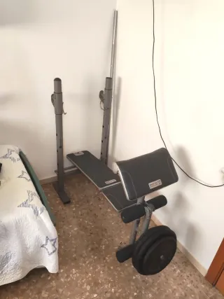 Banco de pesas multifuncional + Barra y discos