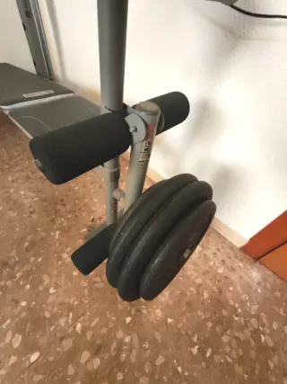 Banco de pesas multifuncional + Barra y discos