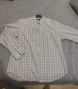 Camisa de cuadros gris y blanca