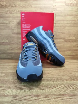Nike Air Max 95 en el colorway "Cool Grey/Sundial
