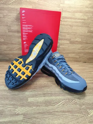 Nike Air Max 95 en el colorway "Cool Grey/Sundial