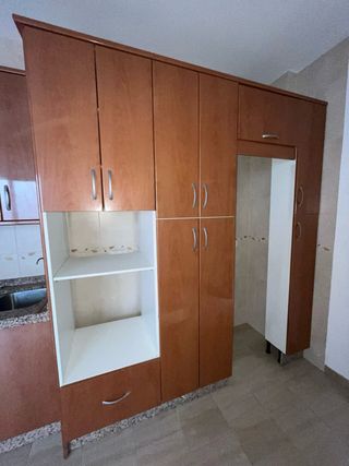 Cocina seminueva con campana