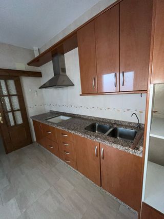 Cocina seminueva con campana