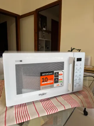 Microonde Whirlpool bianco