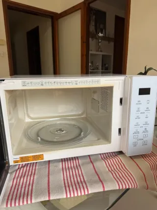 Microonde Whirlpool bianco
