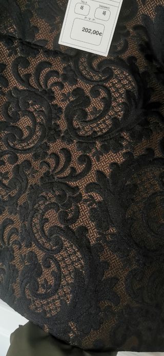 Conjunto Pilar Rueda Chaqueta y Falda Negro/Oro