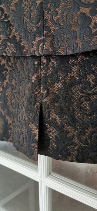 Conjunto Pilar Rueda Chaqueta y Falda Negro/Oro