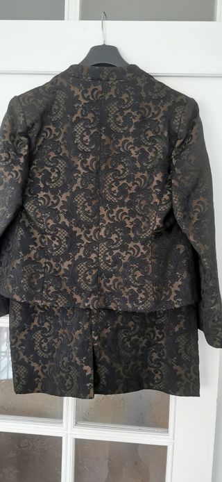 Conjunto Pilar Rueda Chaqueta y Falda Negro/Oro