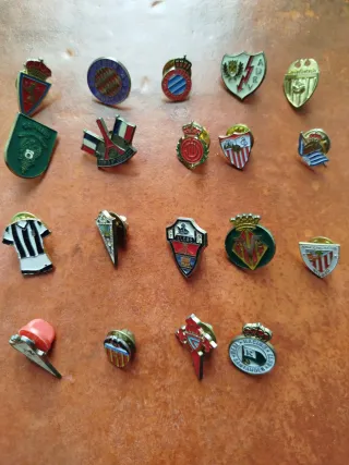Lote 15 pins de fútbol