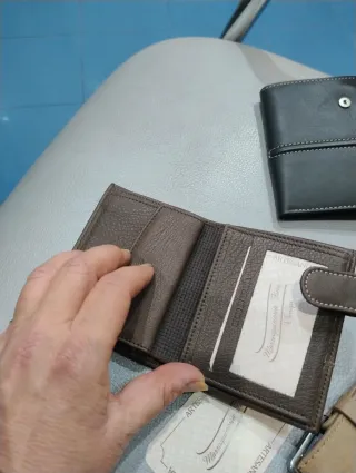 Cartera de piel hombre.