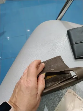 Cartera de piel hombre.