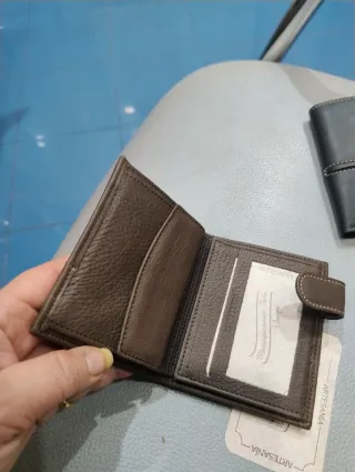 Cartera de piel hombre.