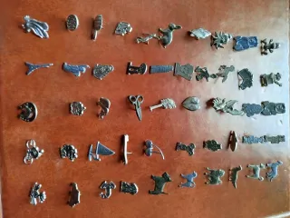 Lote 50 pins x 3€ metálicos color gris